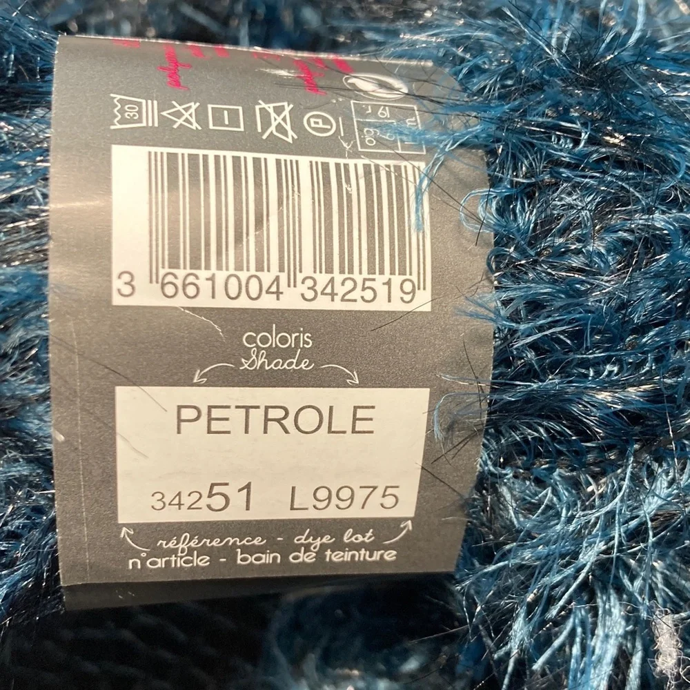 10 NWT Bergere de France Soft Faux Fur Yarn Color Petrole ALL‎ Lot L9975